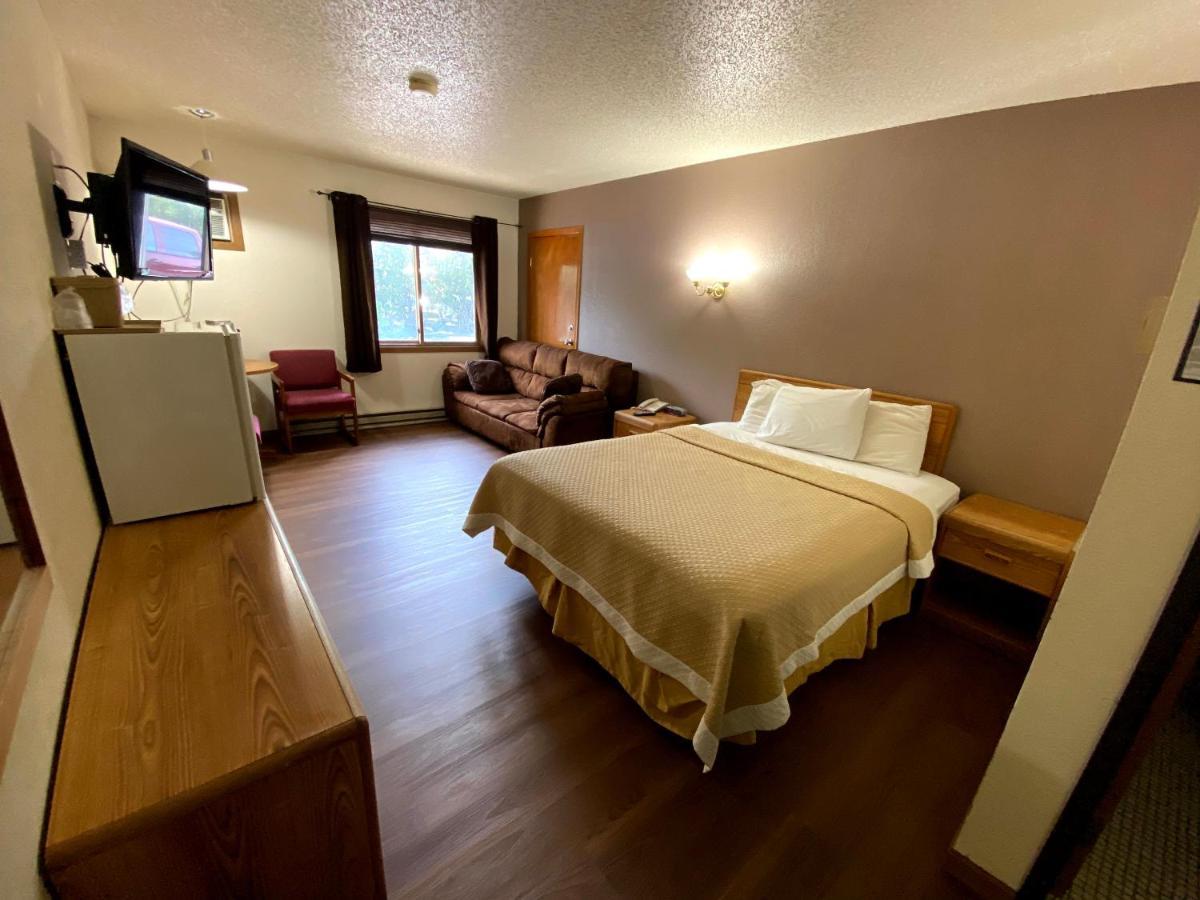 Woodland Inn & Suites 3*