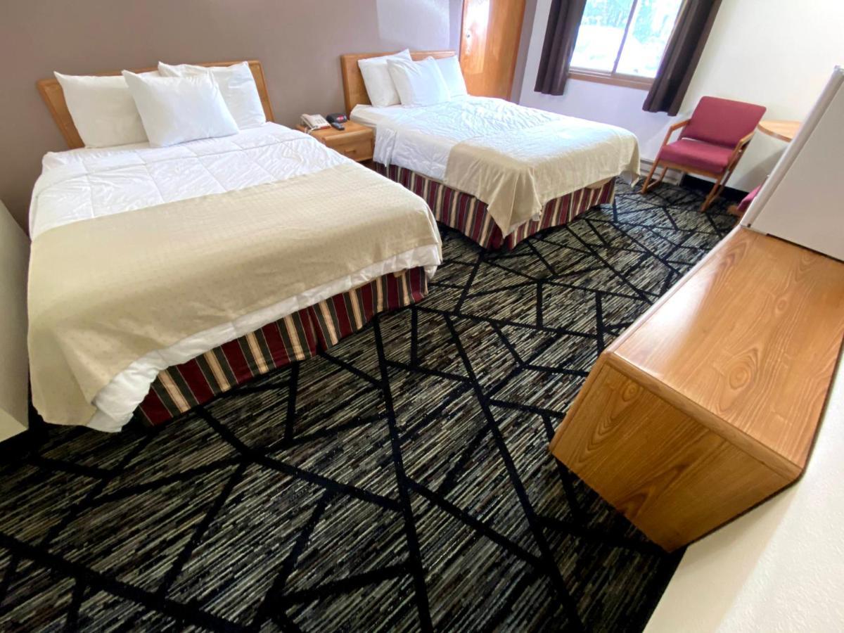Motel Woodland Inn & Suites