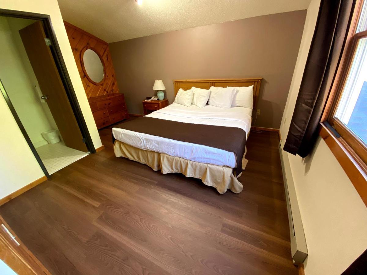 Woodland Inn & Suites Motel 3*