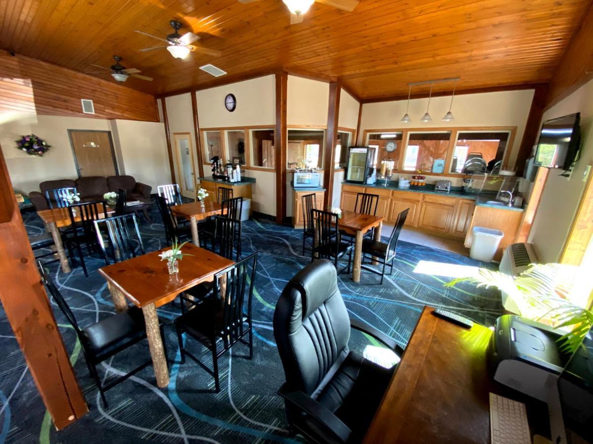 Woodland Inn & Suites Motel