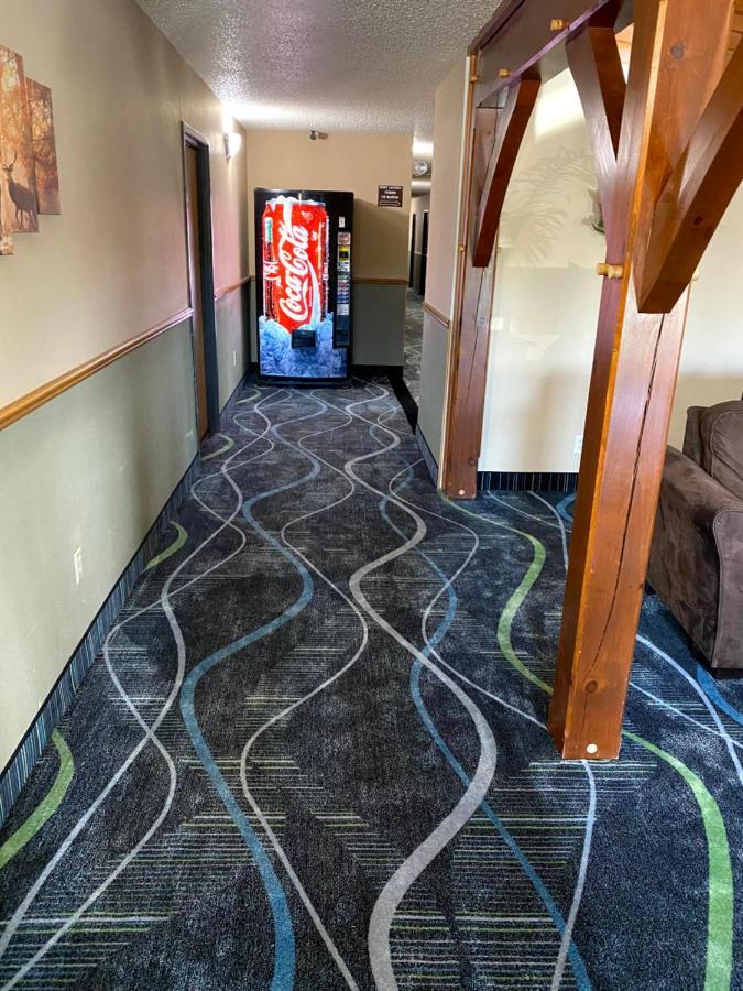 Woodland Inn & Suites 3*