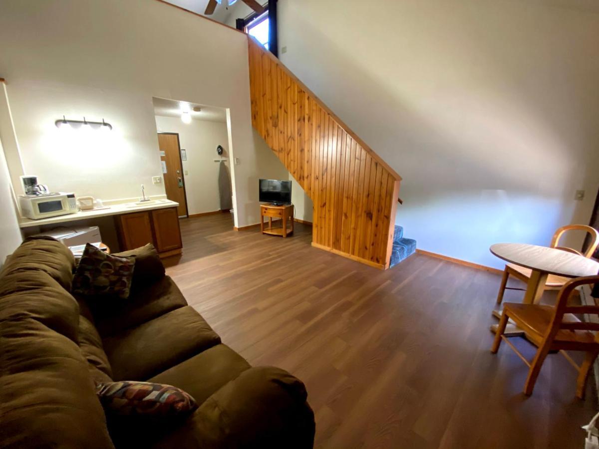 Motel Woodland Inn & Suites 3*