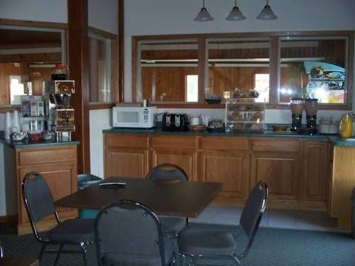 Motel Woodland Inn & Suites 3*