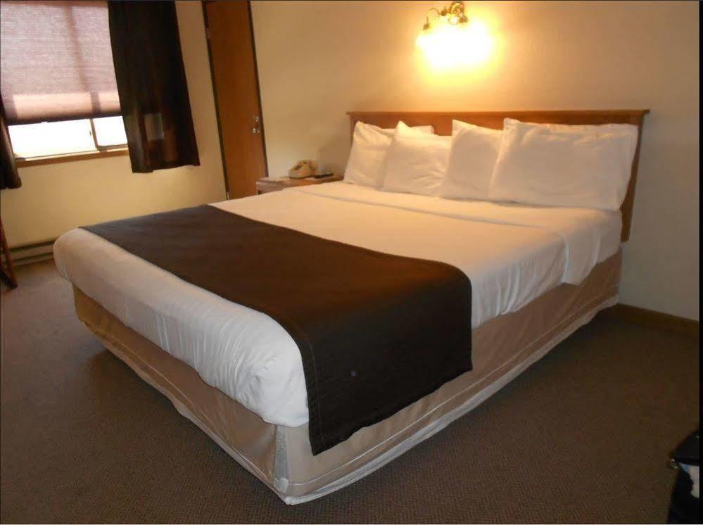 Motel Woodland Inn & Suites